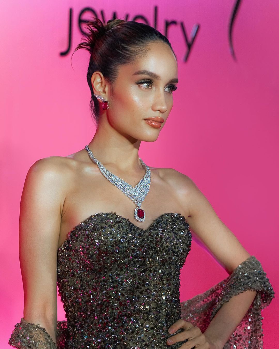 model kalung berlian, kalung berlian mewah, 